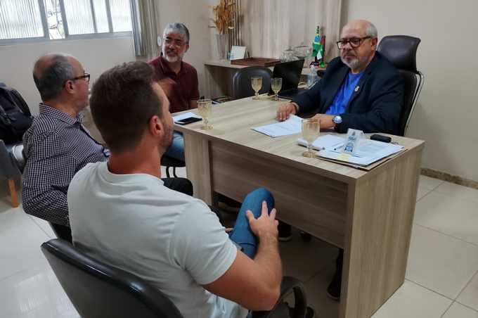 Secretarias de Educação e Desenvolvimento Econômico iniciam parceria para projeto de turismo pedagógico nas escolas municipais