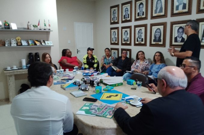 Smed recebe representantes da Sinapse para apresentação de projeto de educação no trânsito