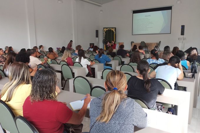 Smed promove capacitação de incentivo à leitura e à escrita para profissionais da Educação Infantil