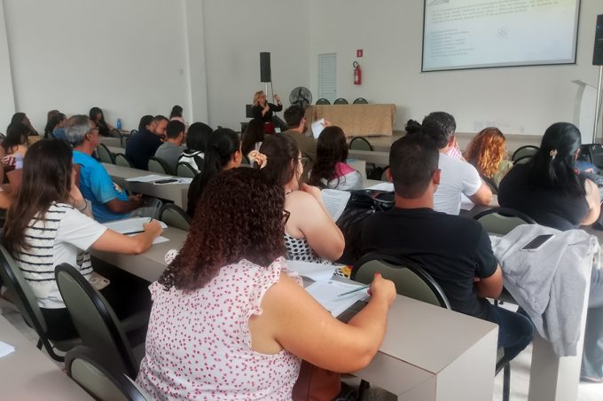 Smed capacita professores sobre Plano Educacional Individual para atendimento de alunos com deficiência