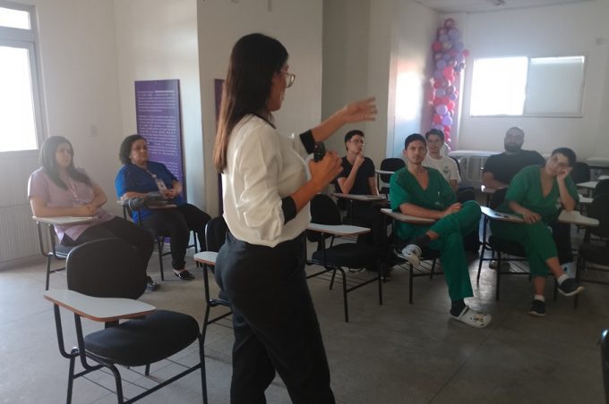 FSVC e Projeto Alemdador realizam exposição “Chegadas e Partidas” para funcionários do Hospital Esaú Matos