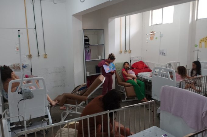Grupo da Unigrad realiza atividades psicopedagógicas com crianças internadas no Hospital Municipal Esaú Matos