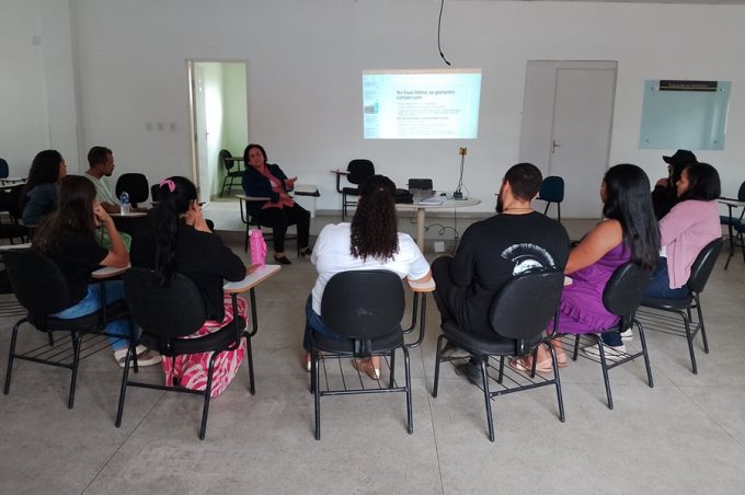 Visita de vinculação aproxima futuras mães e pais da estrutura do Hospital Esaú Matos