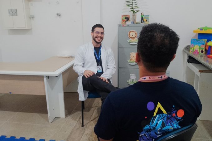 Quem cuida também precisa de cuidado: Esaú Matos oferece Plantão Psicológico aos funcionários