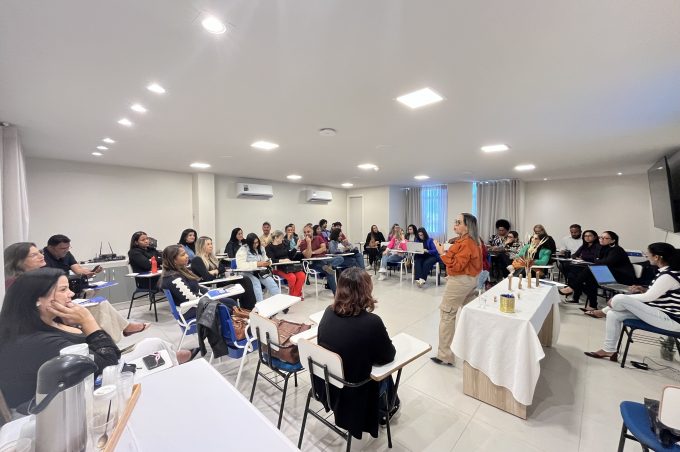 Gestores de Desenvolvimento Social participam de momento formativo sobre neurodiversidade promovido pelo Nast