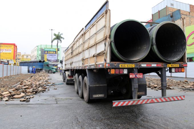 Estação de Transbordo da Lauro de Freitas: canais de drenagem pluvial são instalados