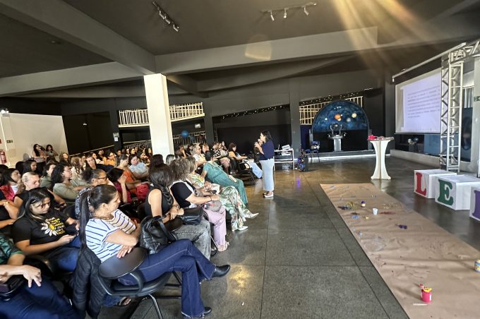 Professores da Rede Municipal de Ensino participam de formação do ProLEEI 2026