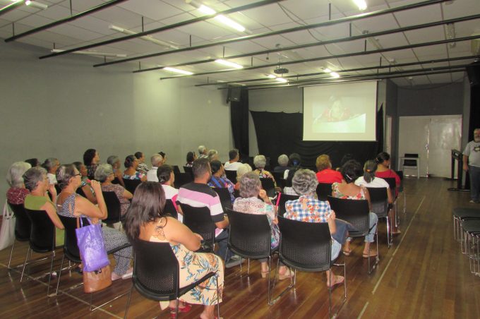 Centro de Convivência do Idoso promove sessão de cinema