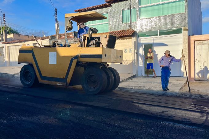 Acelera Conquista: Prefeitura inicia recapeamento asfáltico na Avenida Caetité