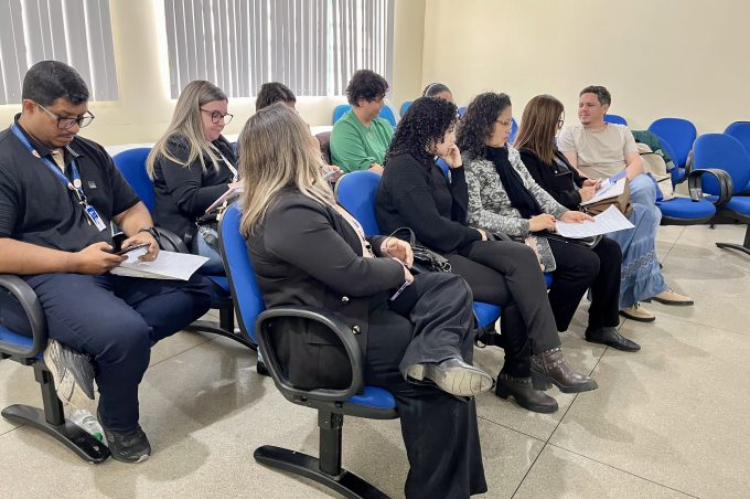 Semdes realiza encontros formativos com equipes das unidades de acolhimento de Vitória da Conquista