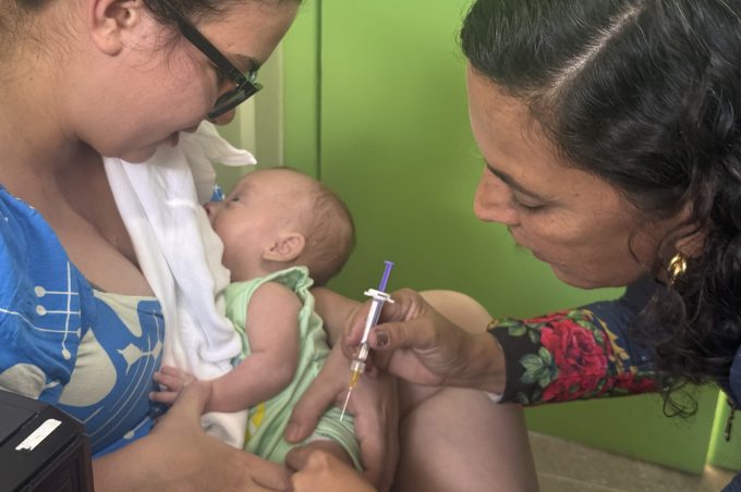 Vitória da Conquista inicia aplicação do Nirsevimabe para proteger bebês contra bronquiolite e broncopneumonia