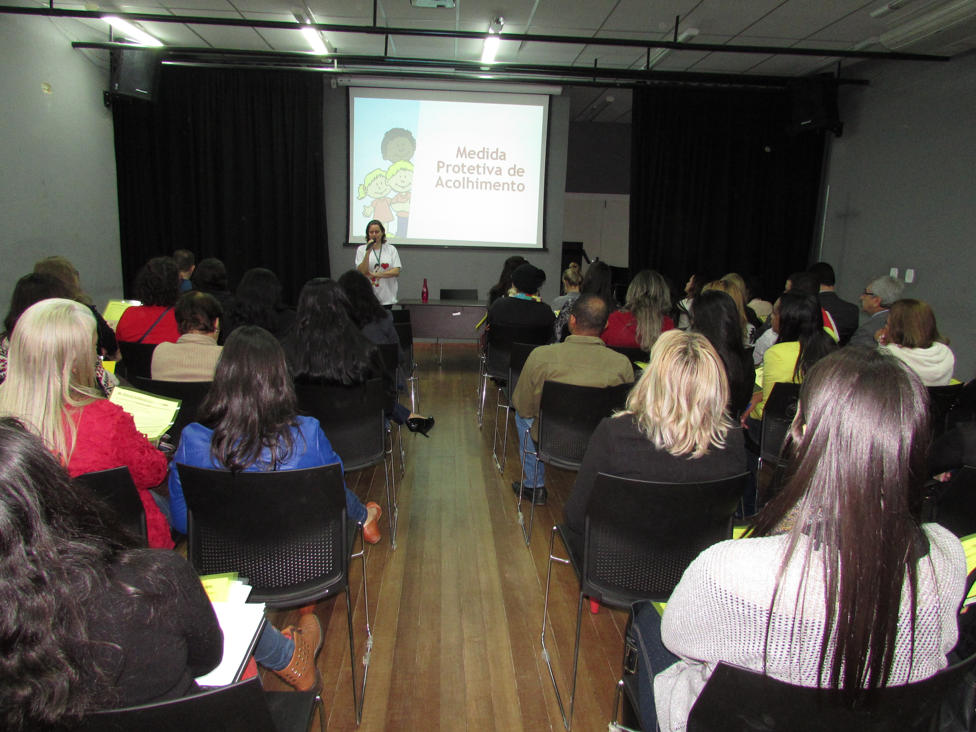 Oficina discute acolhimento de Crianças e Adolescentes
