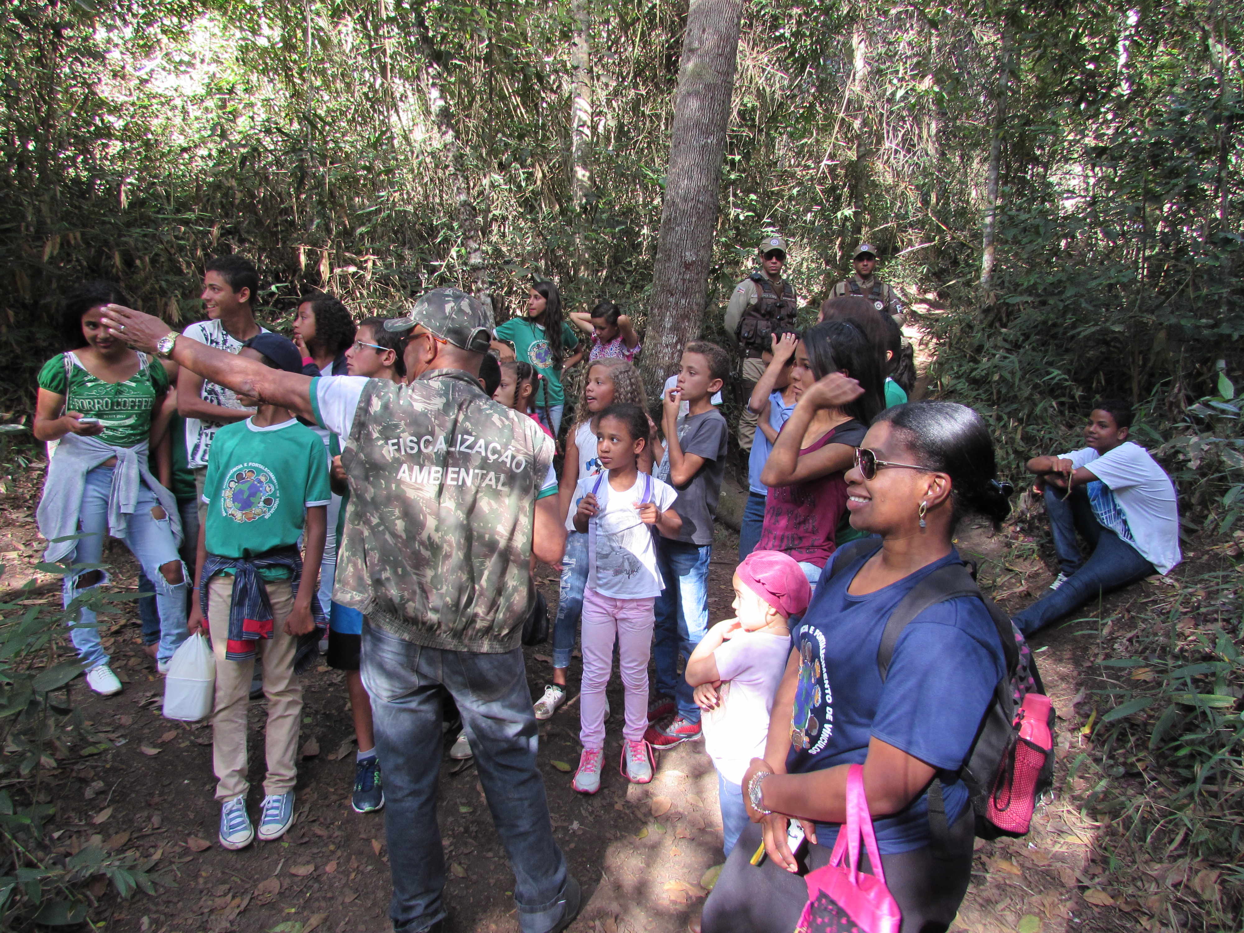 Cras Jardim Valéria visita o Poço Escuro