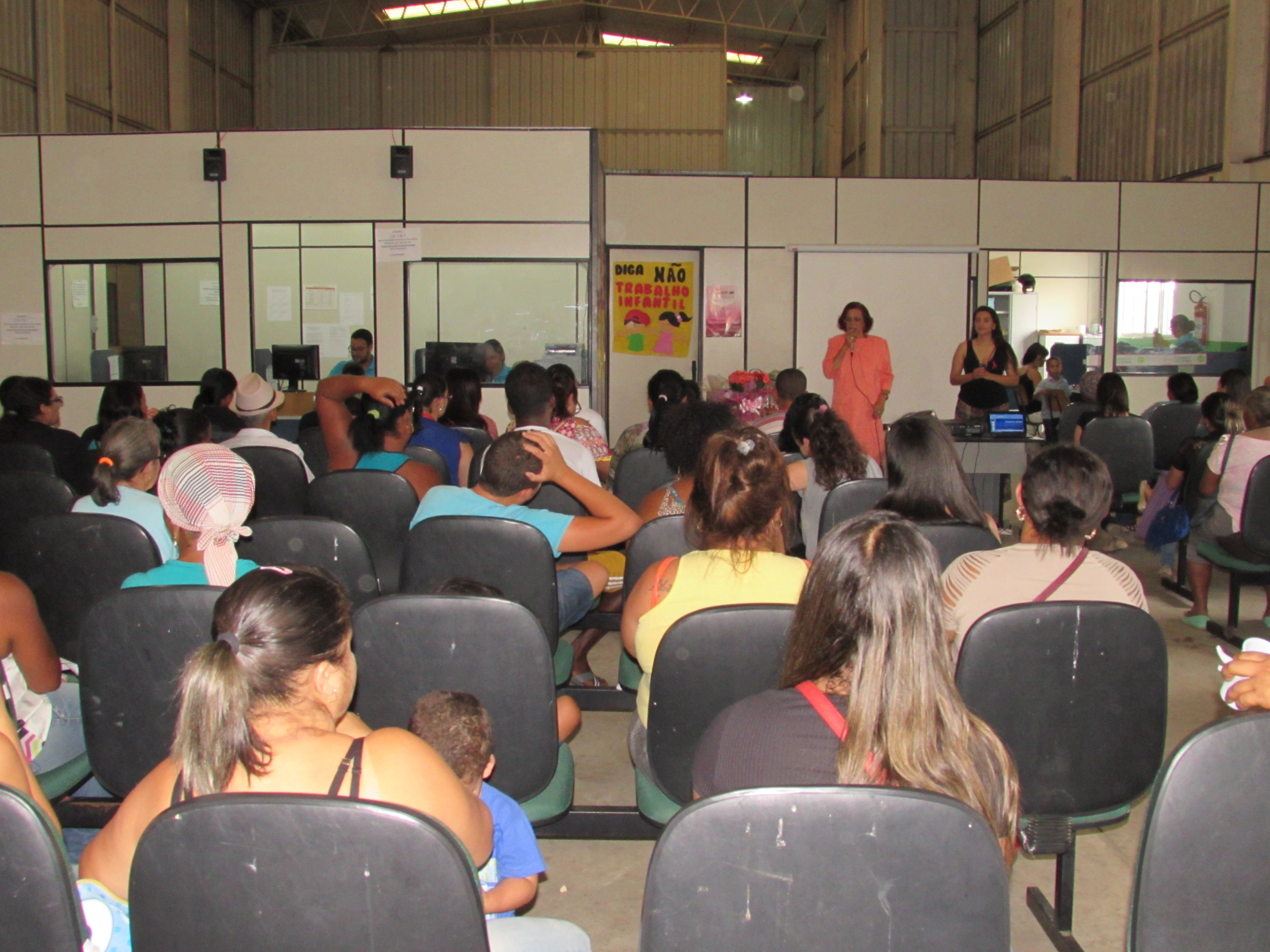Prevenção do câncer de mama é tema de palestra para beneficiárias do Bolsa Família