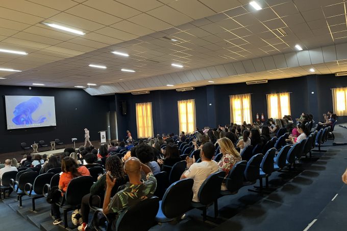 Semdes reúne trabalhadores da assistência social para discutir o reordenamento dos Benefícios Eventuais em Vitória da Conquista