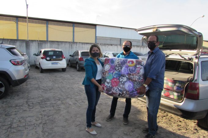 Secretaria de Desenvolvimento social recebe doação de cobertores da Obase