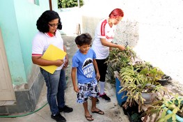 Agentes comunitários de saúde visitam residências para enfrentamento ao Aedes aegypti