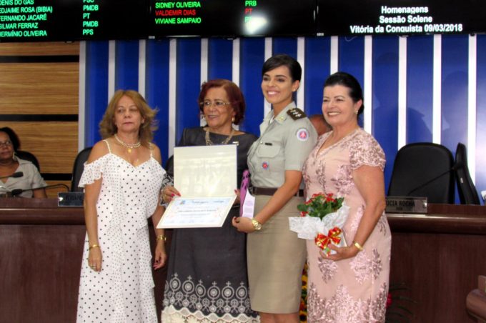 Administração Municipal participa de sessão solene do Dia da Mulher