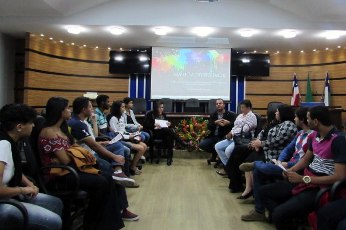 Roda de conversa debate política de saúde LGBT