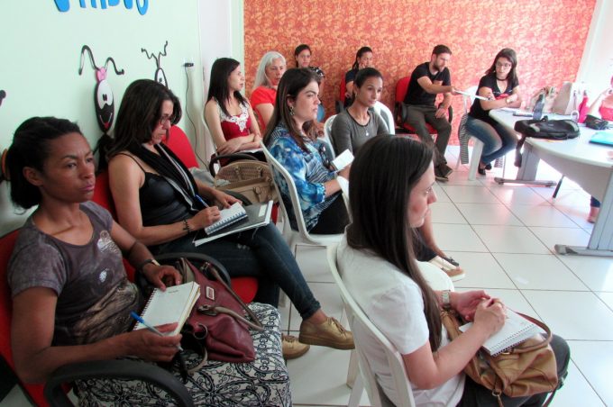 Creas Central e Coordenação LGBT se reúnem para discutir atendimento à população LGBT
