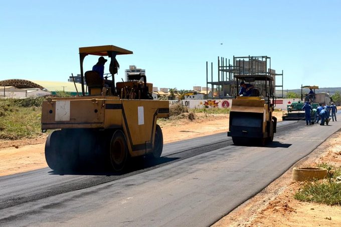 Boa Vista: Prefeitura avança na pavimentação ampliação do corredor de transporte público da Avenida Adelson do Prado 