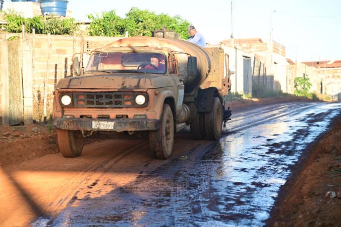 Acelera Conquista: Governo Municipal prossegue com pavimentação asfáltica no Panorama e moradores comemoram