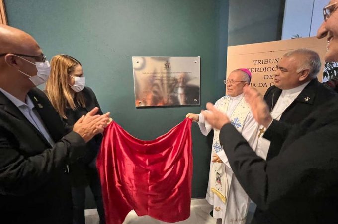 Prefeita Sheila Lemos prestigia cerimônia de bênção das instalações do Tribunal Interdiocesano de Vitória da Conquista