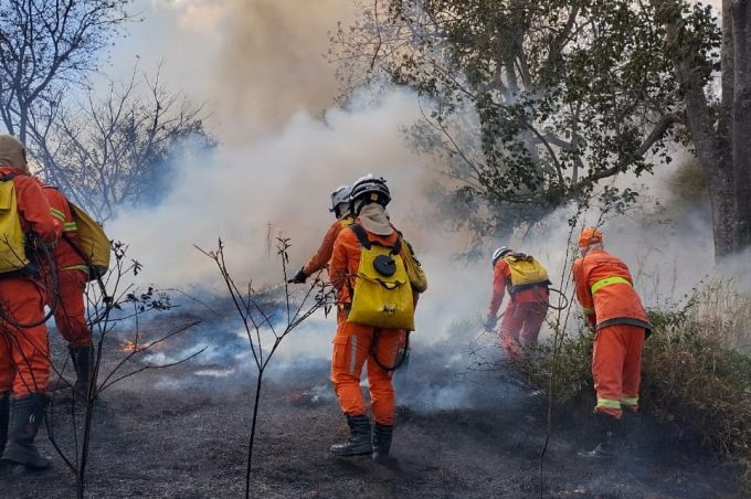 Vitória da Conquista cria comitê de prevenção, controle e combate aos incêndios florestais