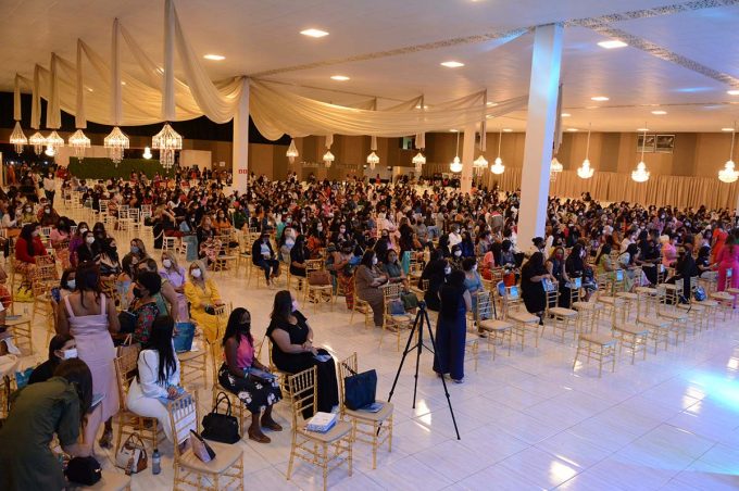 Sheila Lemos fala de fé e da missão como prefeita em Congresso de Mulheres Jardim Secreto