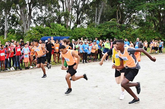 Festival de Atletismo dos Jogos Estudantis reúne 560 alunos no Lomantão