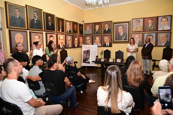Governo Municipal prestigia lançamento de livro voltado à saúde mental na Casa Memorial Régis Pacheco