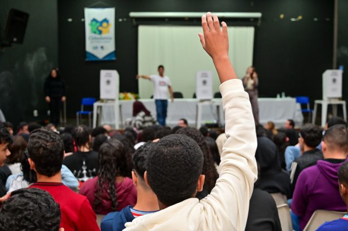 Cidadania em Todo Lugar: TRE-BA leva palestra à juventude conquistense sobre importância do primeiro voto 
