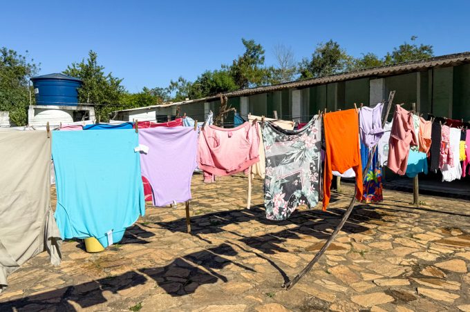 Mais que cuidar da roupa: lavanderias públicas de Vitória da Conquista garantem dignidade e geram renda para mulheres