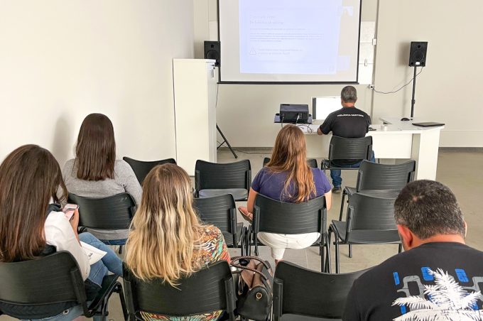 Servidores da Vigilância Sanitária participam de curso para identificação de bebidas alcoólicas adulteradas