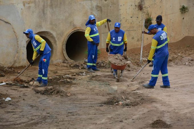 Sesep intensifica limpeza nos canais de drenagem para evitar obstrução e alagamentos em períodos de chuva