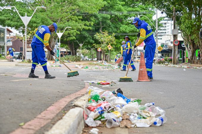 Prefeitura realiza limpeza após eleições e mantém cronograma de serviços em diferentes bairros da cidade