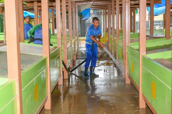 Sesep realiza limpeza nas feiras da Urbis VI, Ceasa e na Estação Herzem Gusmão