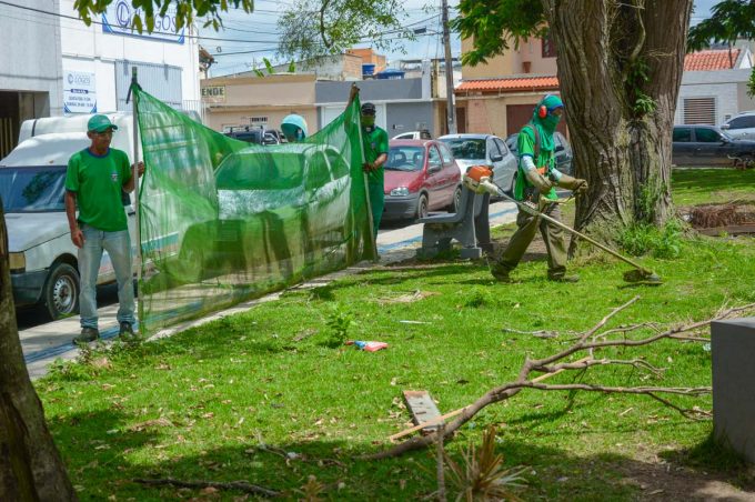 Secretaria do Meio Ambiente realiza manutenção de praças da Zona Oeste