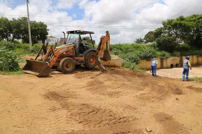 Pós-chuvas: serviços de recuperação de estradas, ruas e avenidas prosseguem na cidade e zona rural