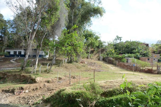 Prefeitura realiza operação de limpeza na baixada próxima ao Estádio Lomanto Júnior