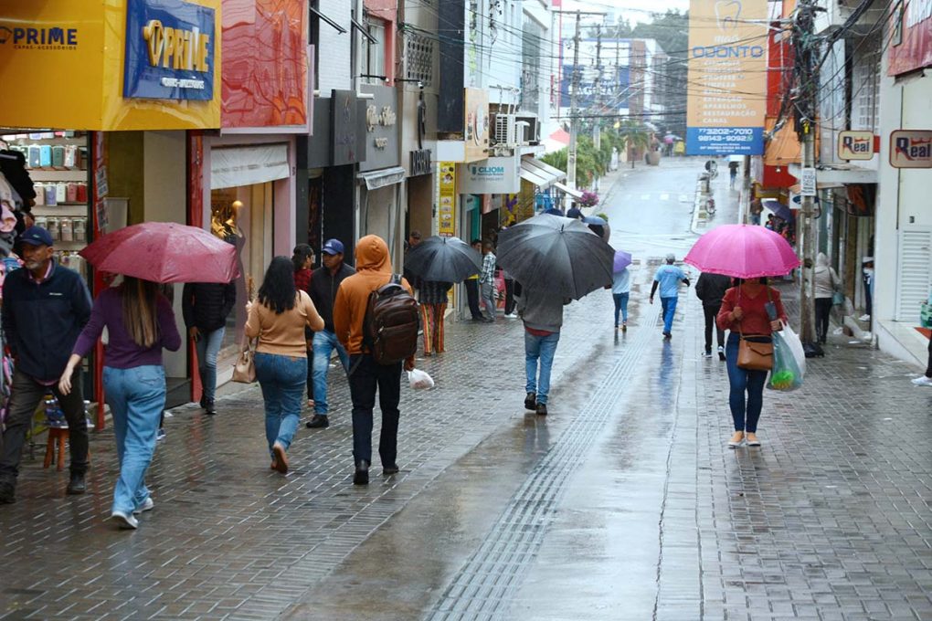 Final de semana com chuvas, baixas temperaturas e sem previsão de alerta meteorológico, informa Defesa Civil - Prefeitura Municipal de Vitória da Conquista - PMVC