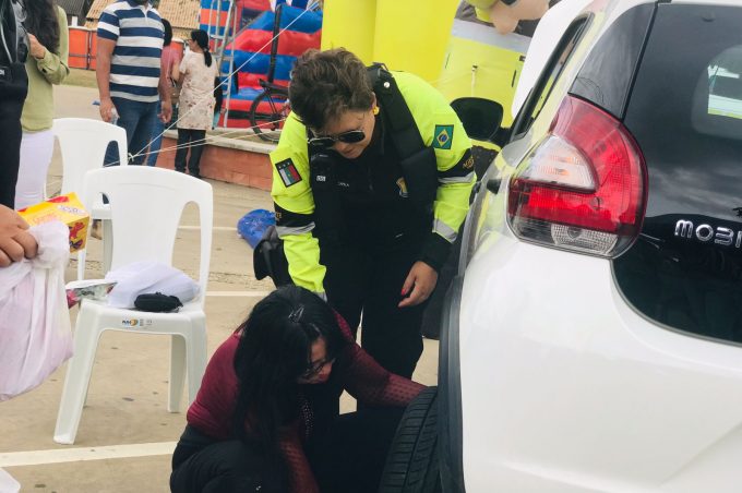 Mulheres participam de oficina de mecânica oferecida pela Semob no Glauber Rocha