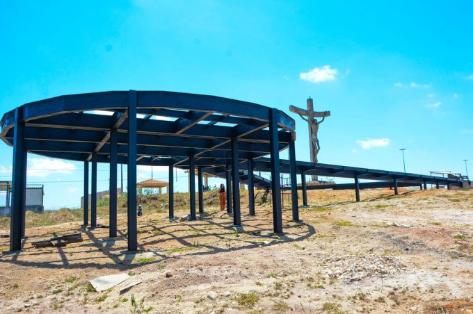 Prefeitura segue com construção de mirante na obra de requalificação do Cristo