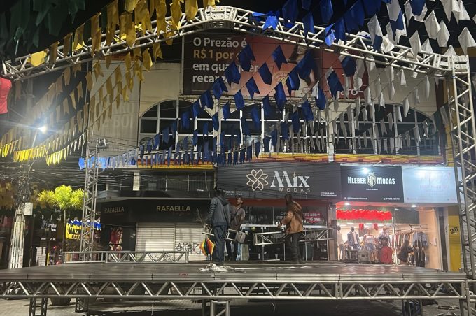 Arraiá da Conquista: Praça Nove de Novembro está pronta para abertura dos festejos juninos