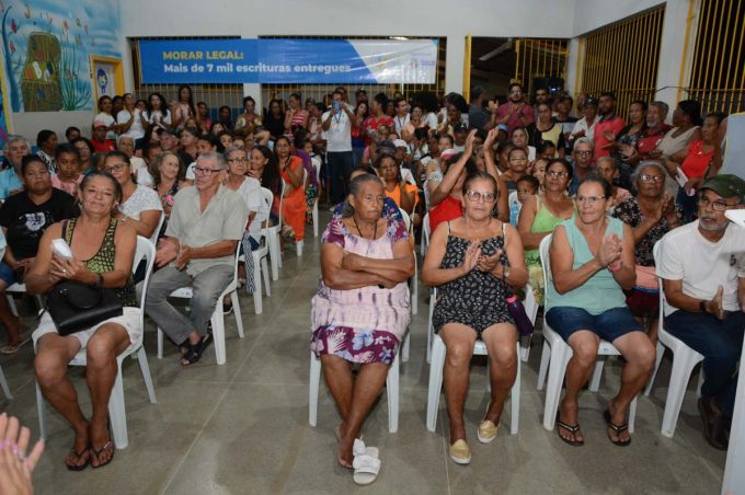 Prefeitura inicia regularização fundiária no Conjunto da Vitória. Ação vai beneficiar mais de 360 famílias
