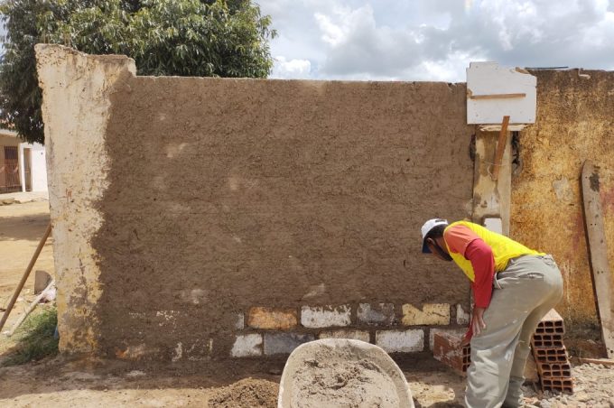 Sesep conserta parte de muro que caiu em cemitério por causa das chuvas