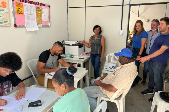 Prefeita visita Nova Cidade durante mutirão de recepção de documentos para legalização dos imóveis