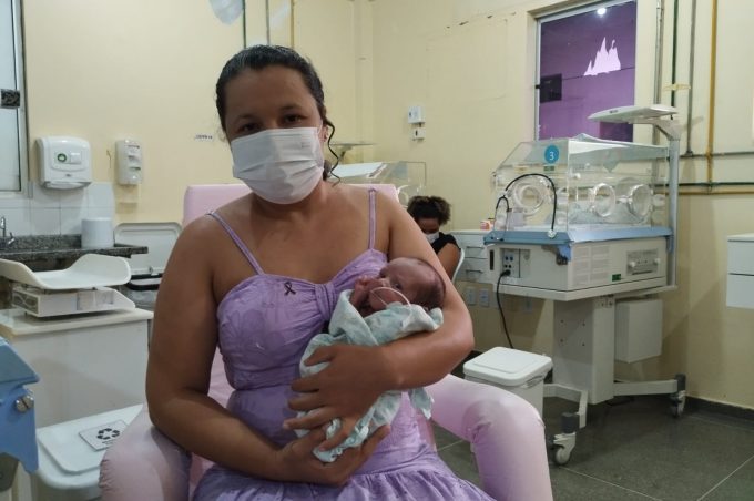 Hospital Municipal Esaú Matos promove “Novembro Roxo” com foco na conscientização sobre prematuridade