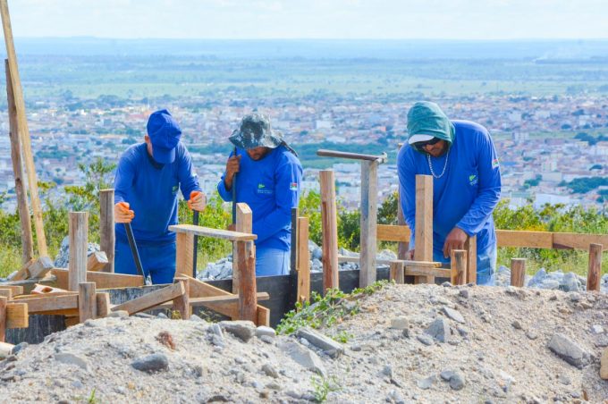 Prefeitura começa a construir base do segundo mirante da área do Cristo. Obra possibilitará visão ampla da cidade