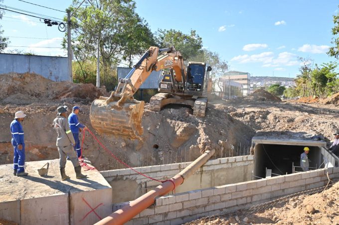 Nova drenagem vai mudar percurso das águas das chuvas nas avenidas Juracy Magalhães e Caracas
